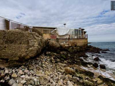 Il suo lungomare, molto frequentato sino agli anni 90 per i lidi, gli hotel e i ristoranti, oggi versa in un grande stato di abbandono, con scheletri di strutture che si ergono desolate sul blu dell�Adriatico